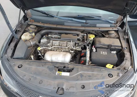 2017 Chrysler 200 Touring z USA, uszkodzony, nr VIN 1C3CCCFB2HN502784